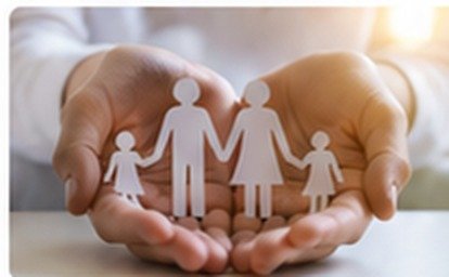 Familia representada en figuras de papel